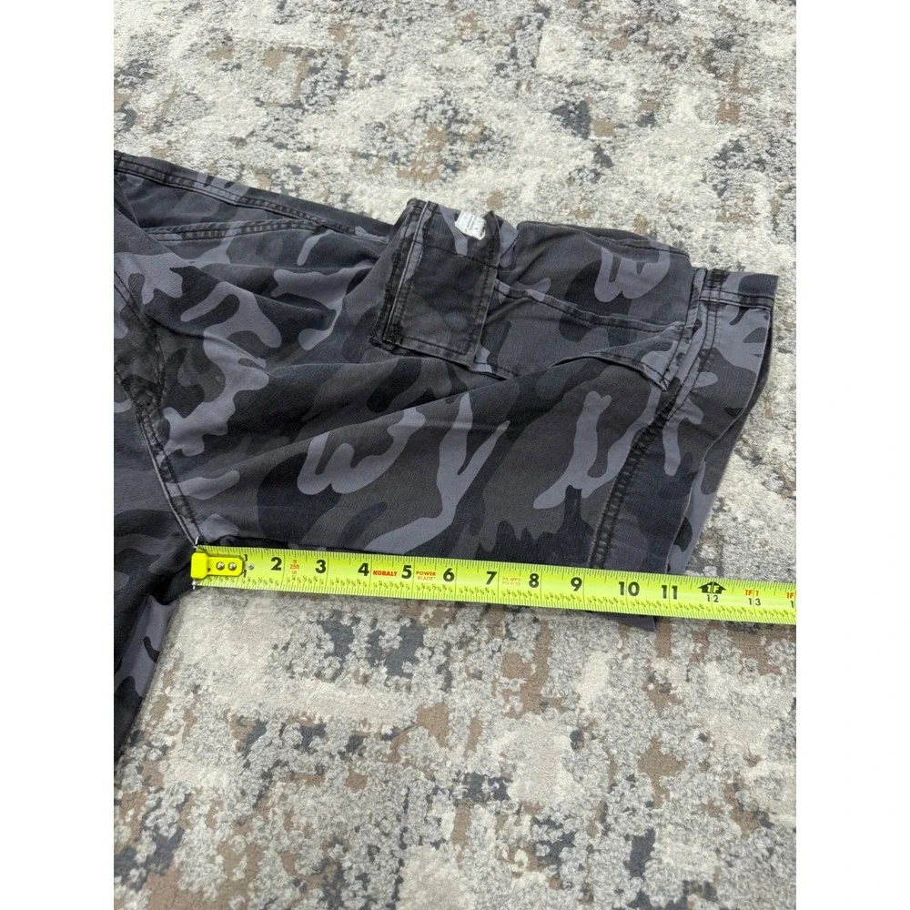 Levis Mens Camo Cargo Shorts Gray Black Camouflage Cotton W36 Relaxed Fit